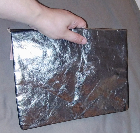 NWT UASHMAMA ITALIAN MADE METALLIC CLUTCH ~ 11" x 9" ~ FOLD-OVER,1 SNAP CLOSURE - Picture 13 of 16